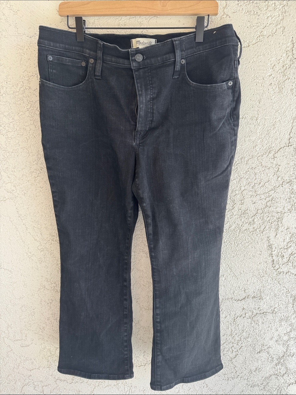Madewell Women’s kick out mid rise cropped Jeans size 33 black rinse